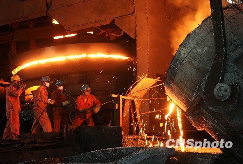 每日钢市：铁矿石期货涨破900，钢价高位震荡运行